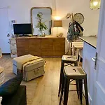 Les Jardins De Mistral Apartment